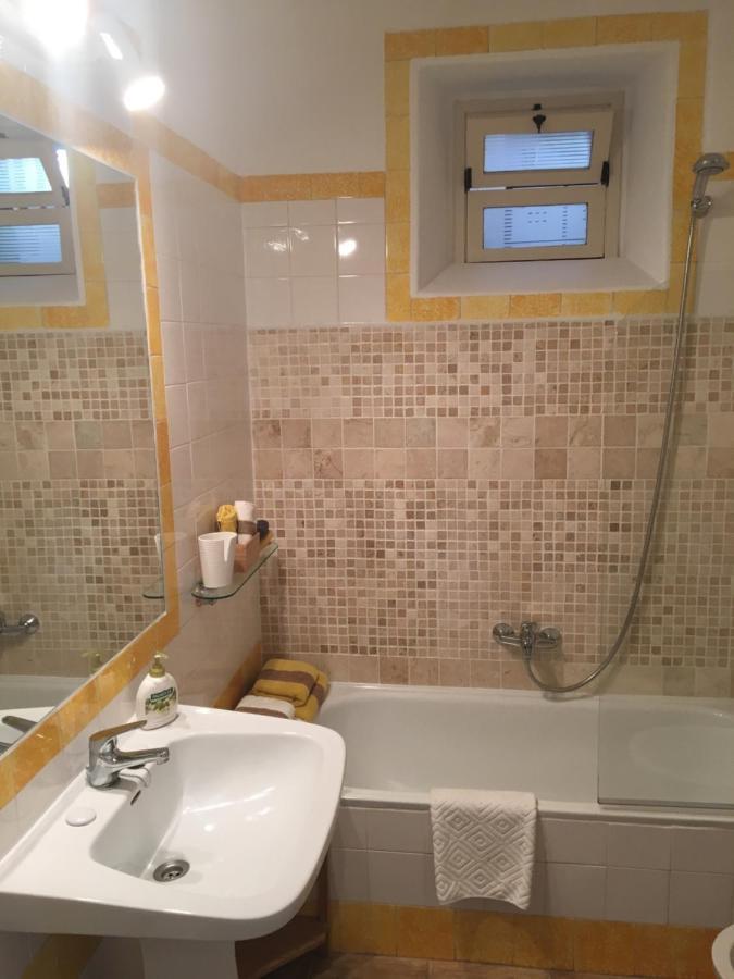 Quarto Duplo com Vista Jardim
