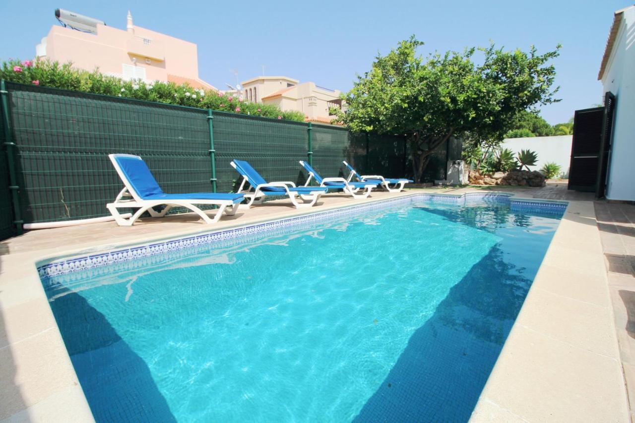 Vila com Piscina Privativa