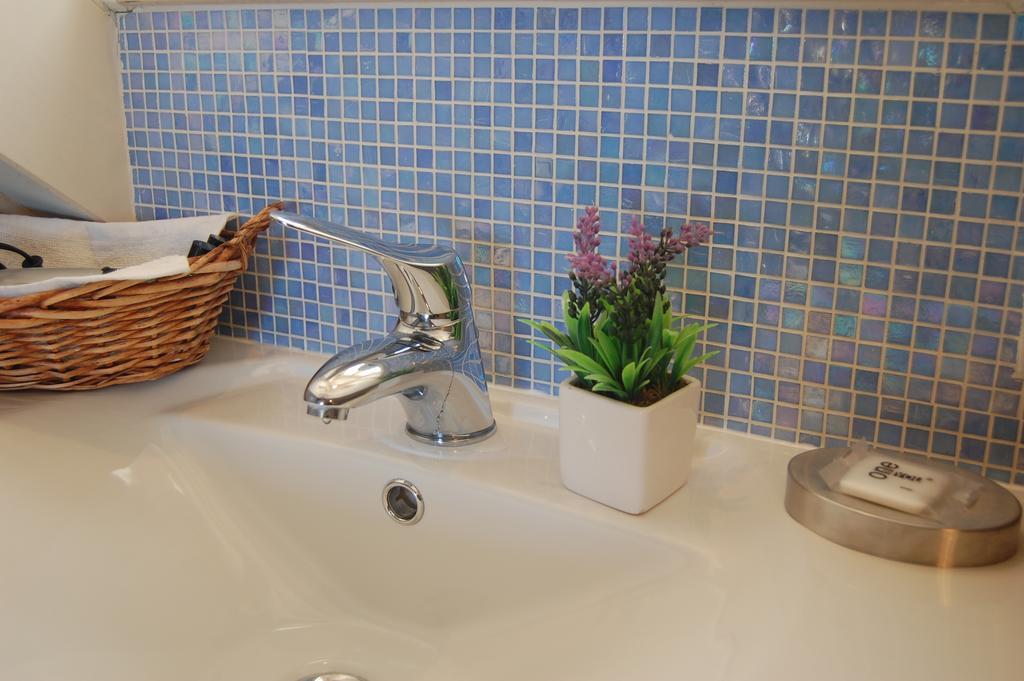 Double Room with Balcony and Sea View,118909828:JPEG