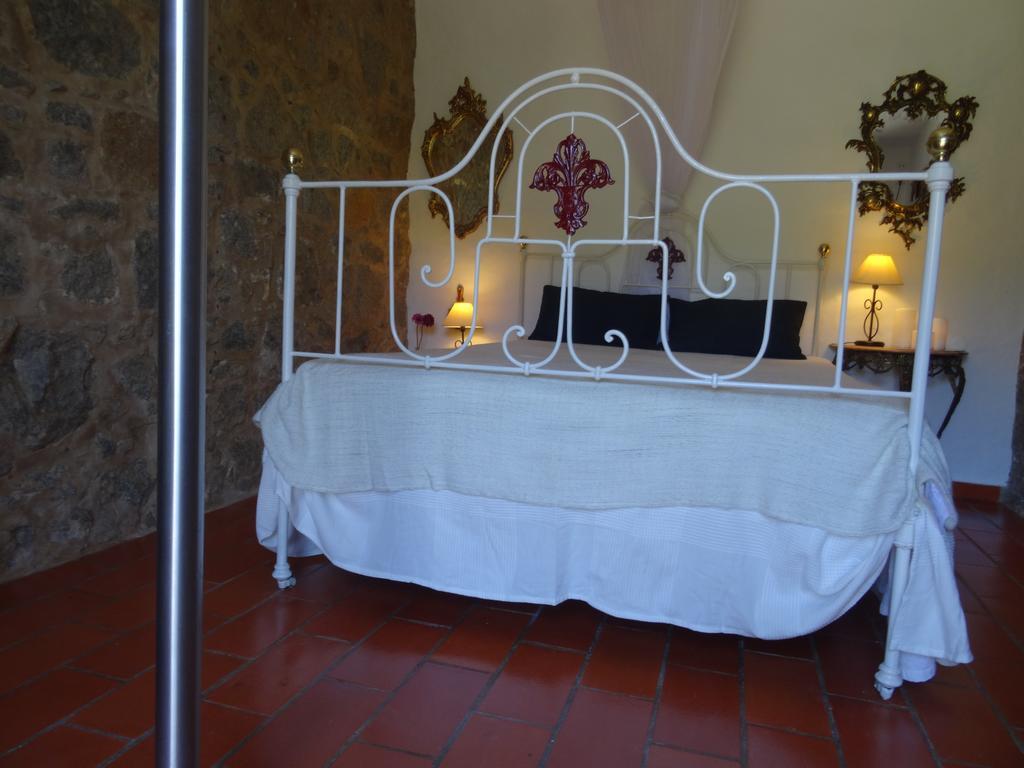 Quarto Romântico com Pole Dance
