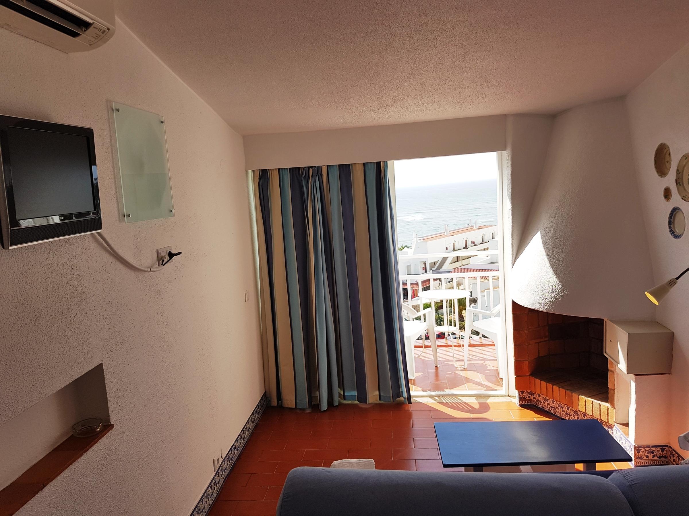 One-Bedroom Apartment Sea View
