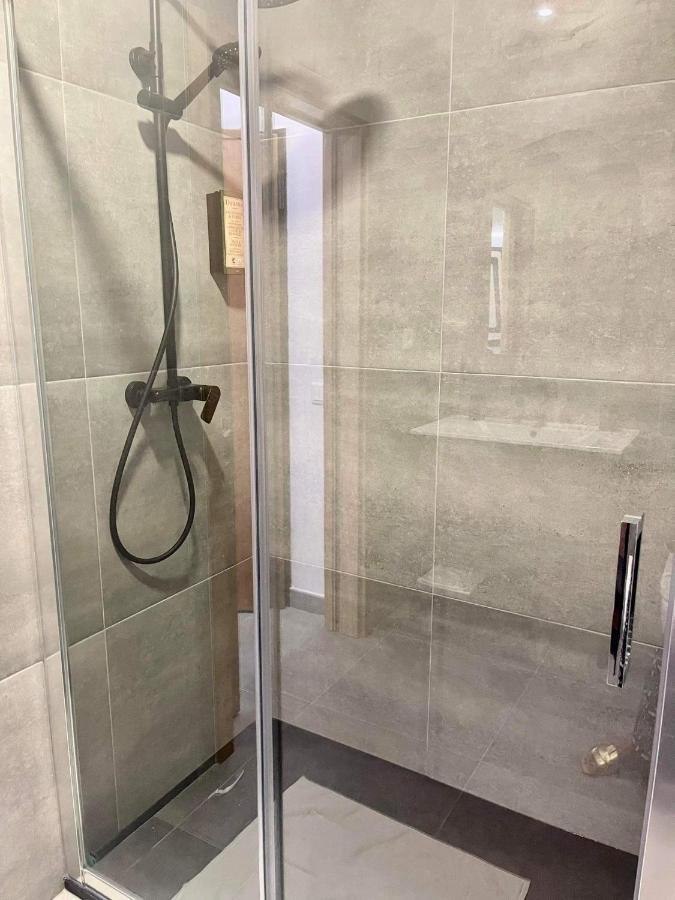 Zweibettzimmer mit Gemeinschaftsbad