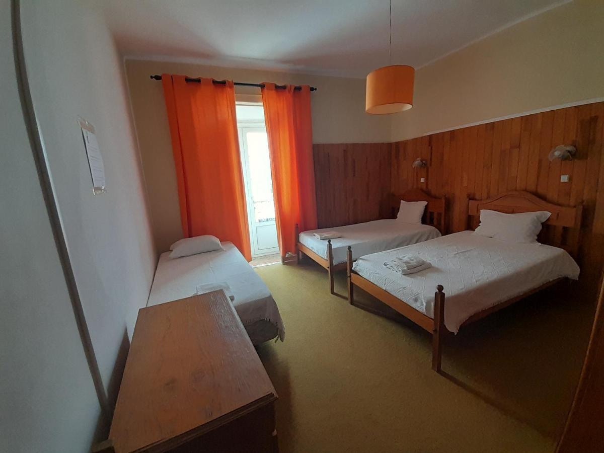 Dreibettzimmer mit Gemeinschaftsbad