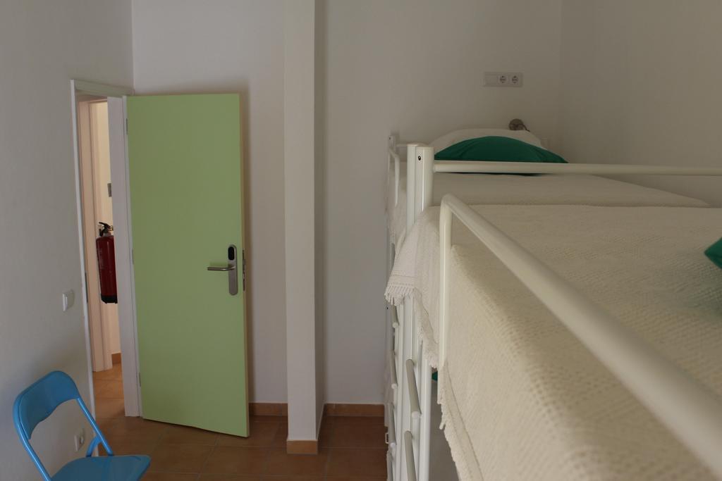 Letto a Castello in Dormitorio Misto con 4 Letti