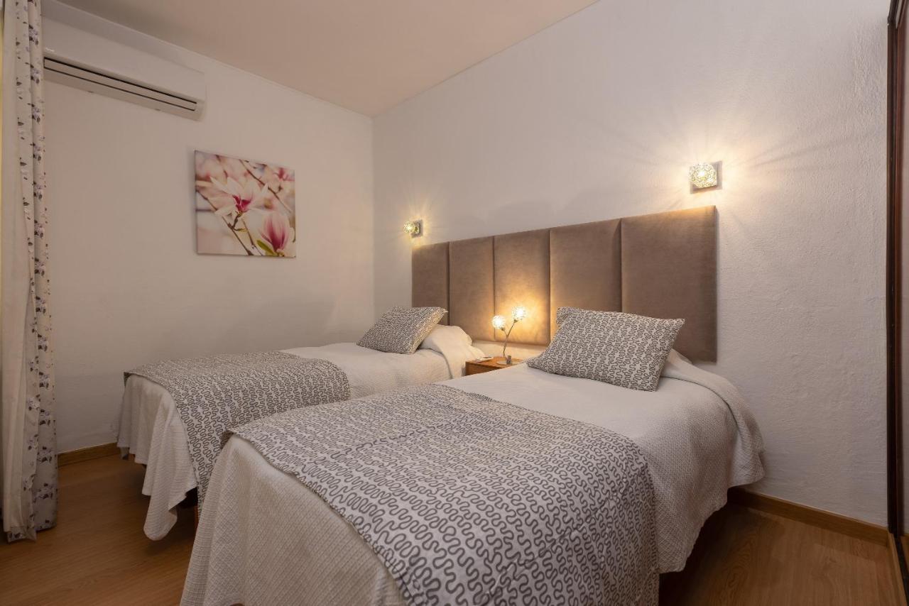 Apartamento de 1 Quarto com Varanda