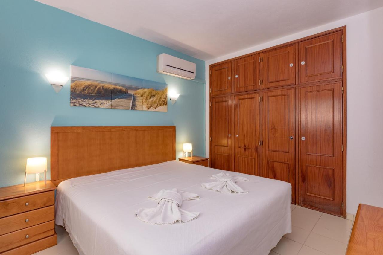 One-Bedroom Apartment with Pool View,1370912240:JPEG