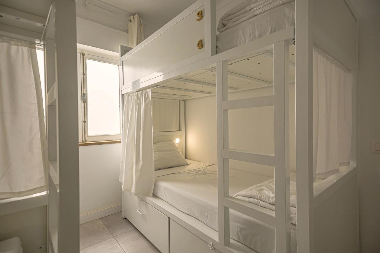 Posto Letto in Dormitorio Misto con 4 Letti