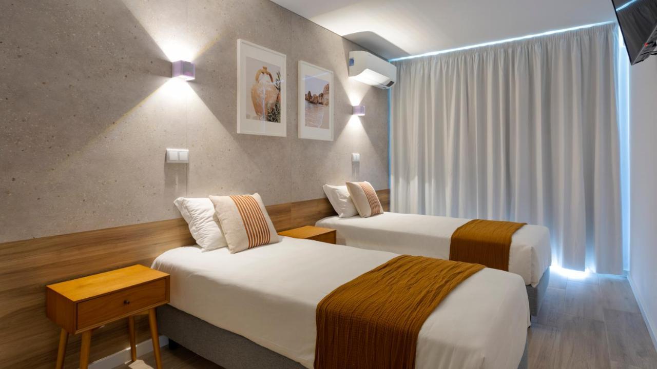 Quarto com 2 Camas de Solteiro
