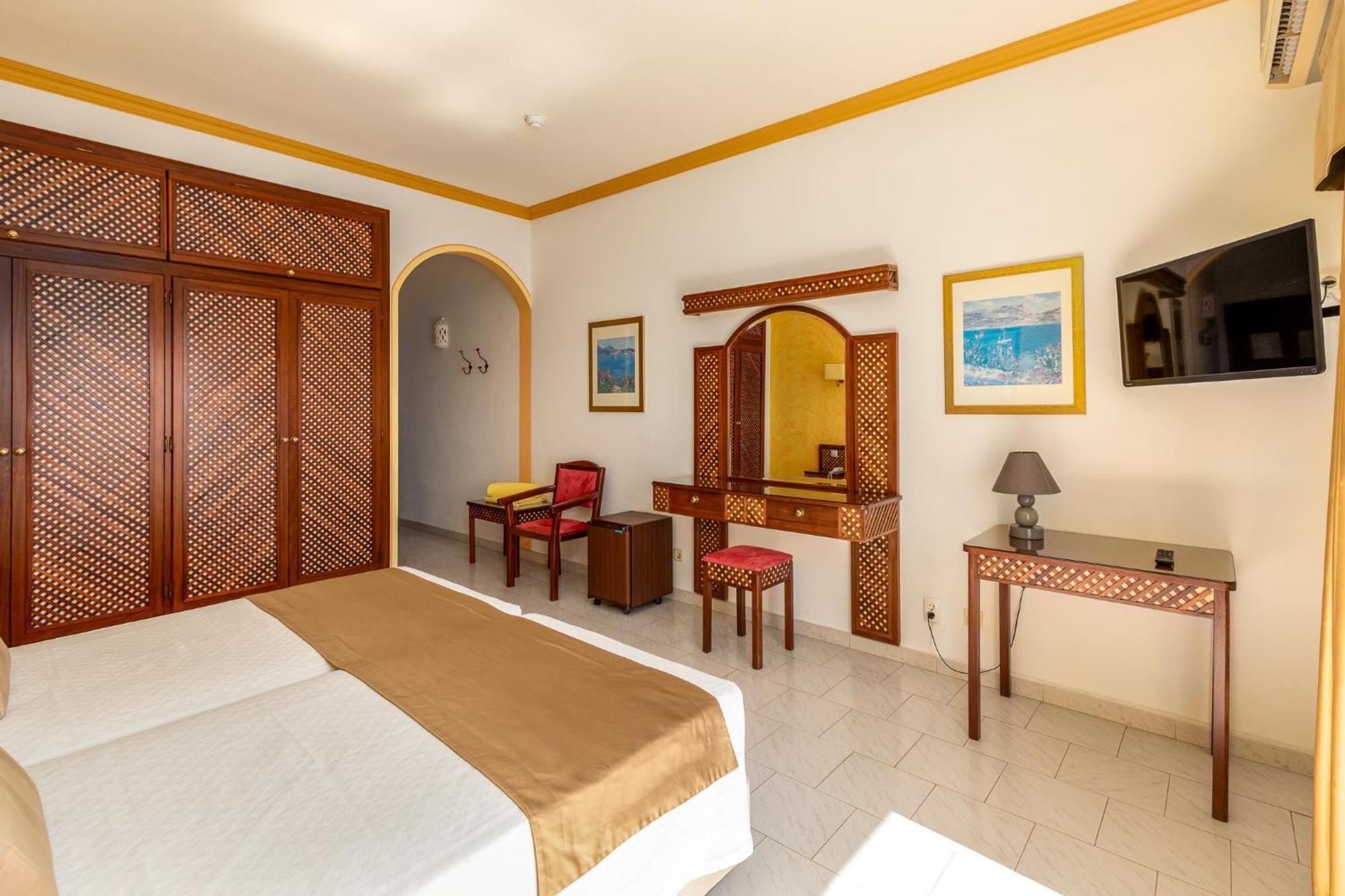Double or Twin Room Sea View