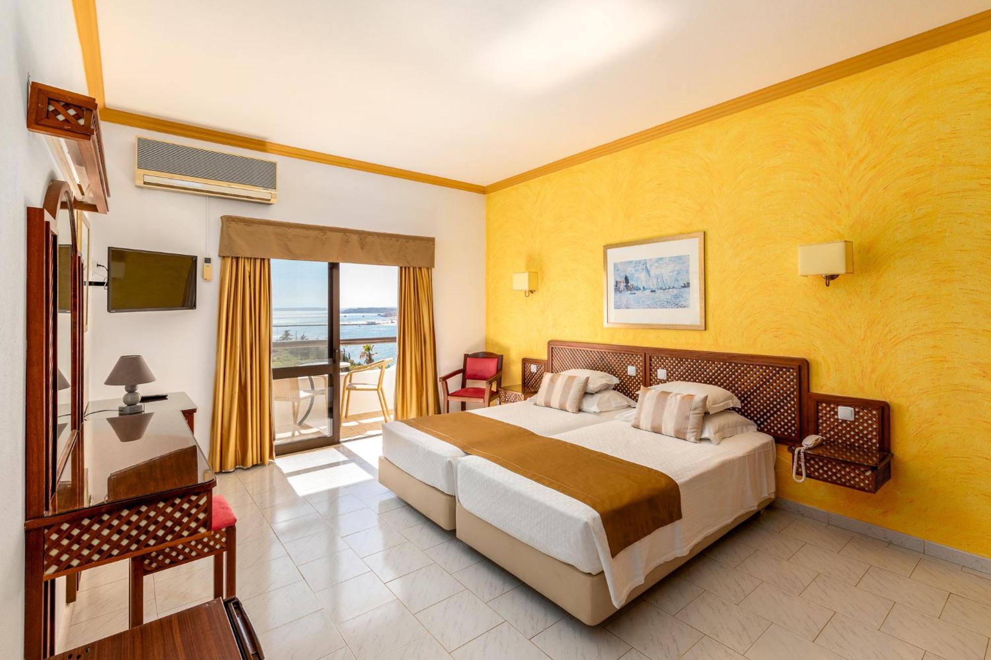 Double or Twin Room Sea View