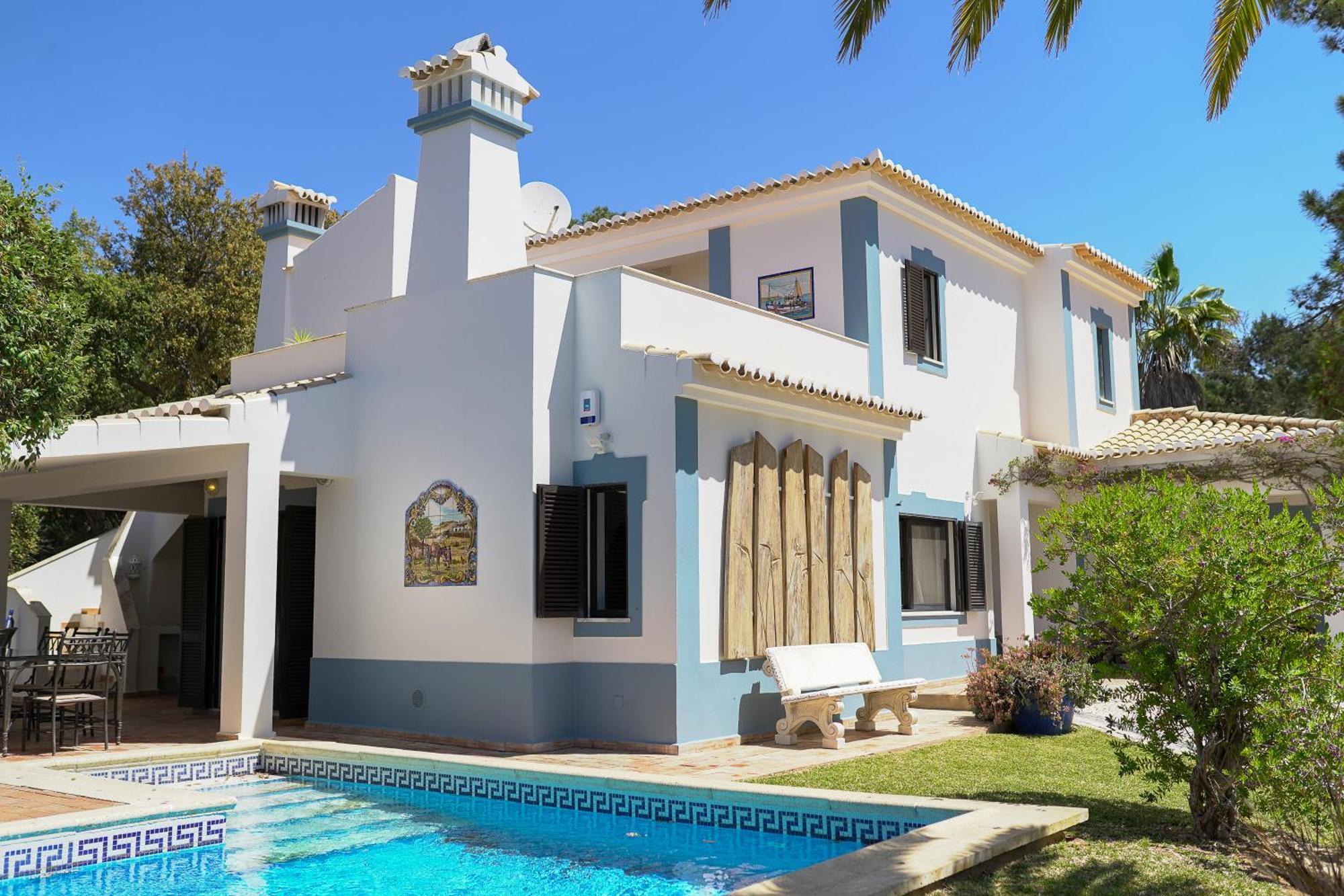 Detached Four-Bedroom Villa Private Pool