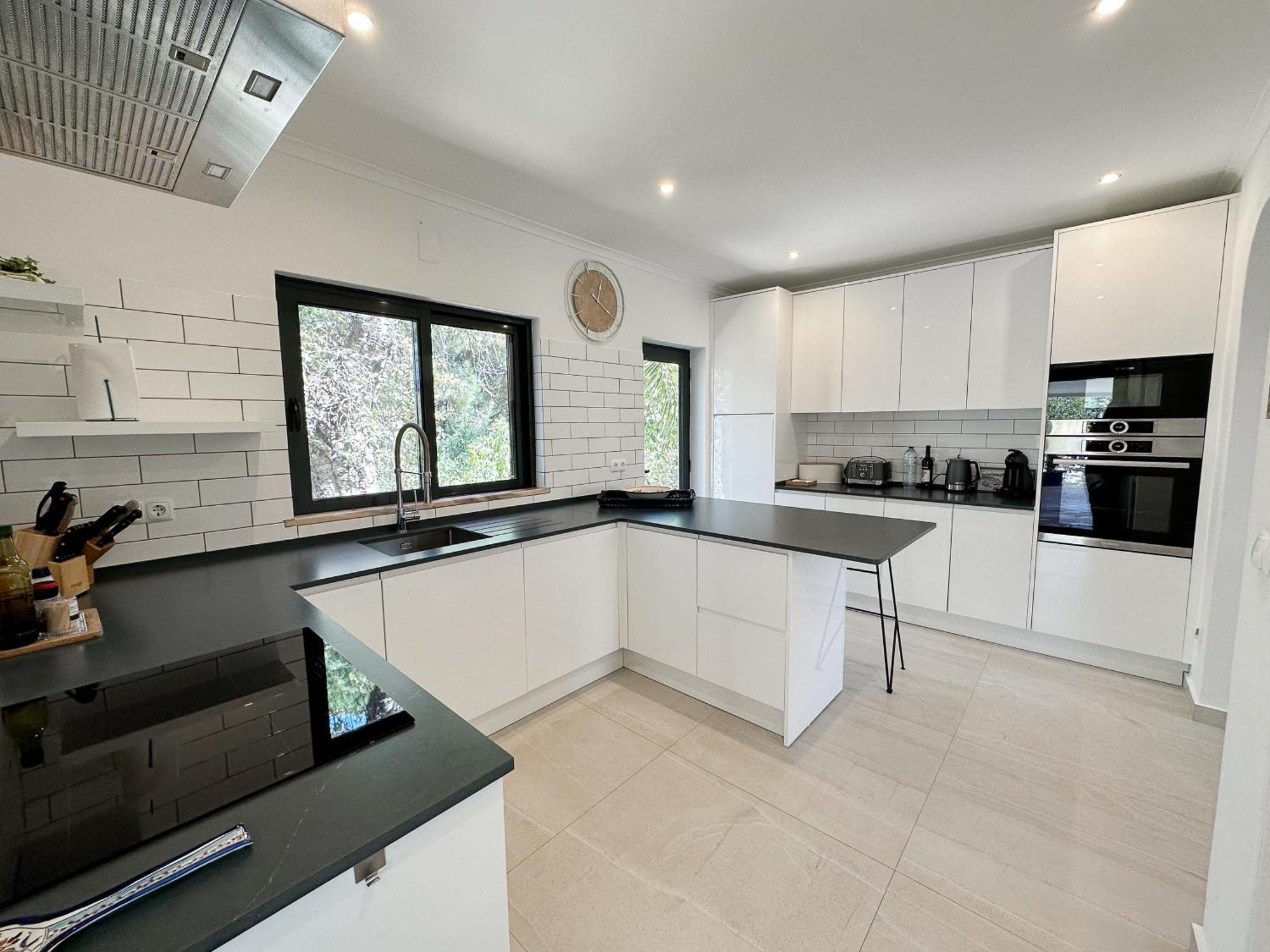 Detached Four-Bedroom Villa Private Pool