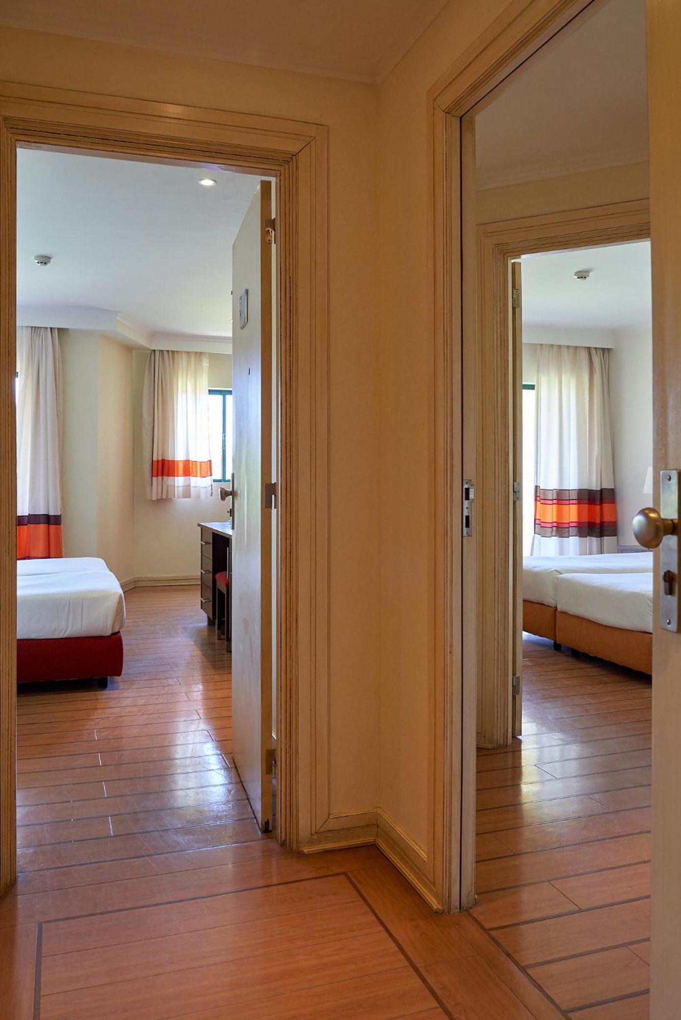 Habitación Familiar con vistas al jardín