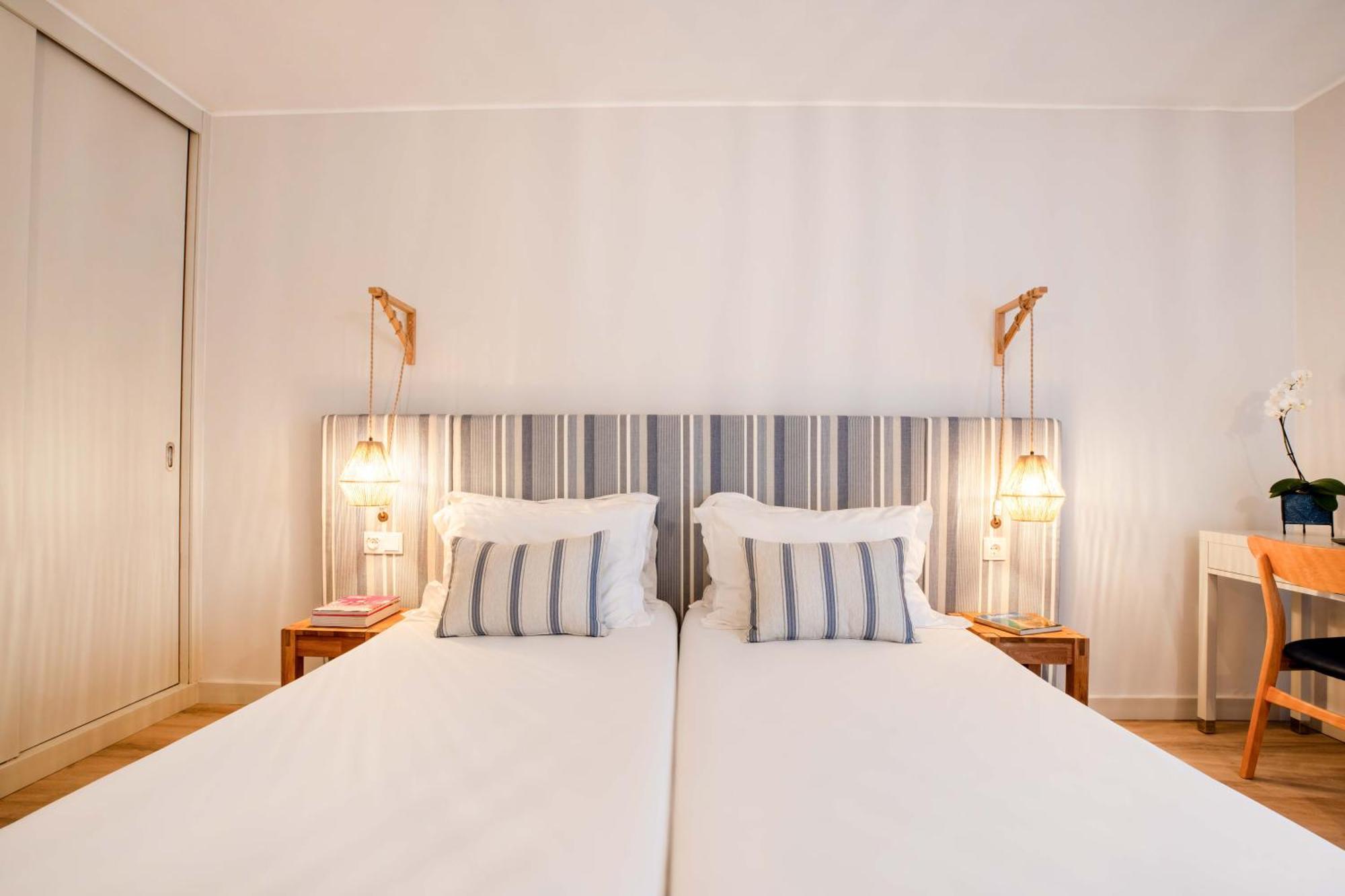 One-Bedroom Apartment with City View,1578367220:JPEG