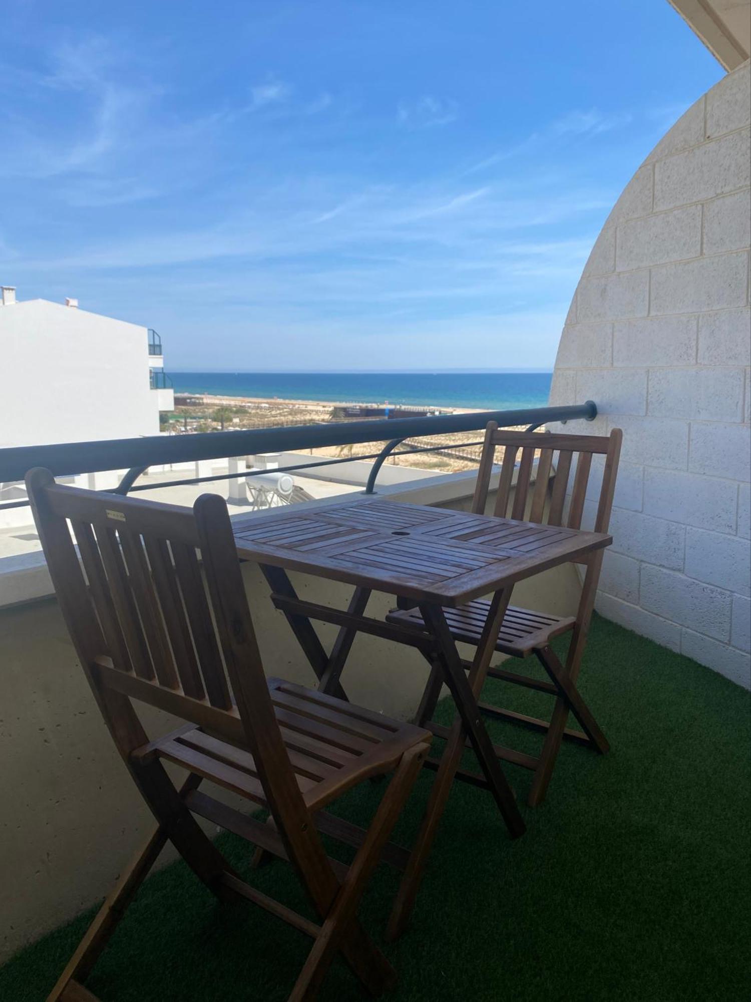 Studio with Sea View,1586960768:JPEG