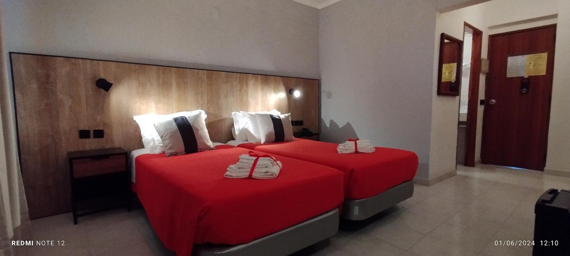 Twin Room,1591481931:JPEG