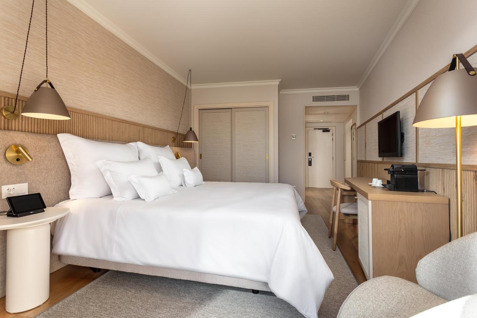 Quarto com Cama de Casal ou 2 Camas de Solteiro e Vista do Resort