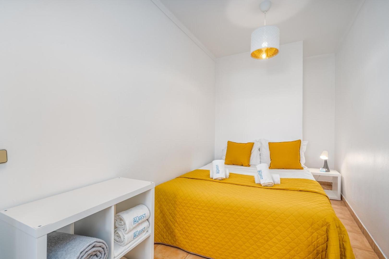 Habitación Triple Básica con baño compartido