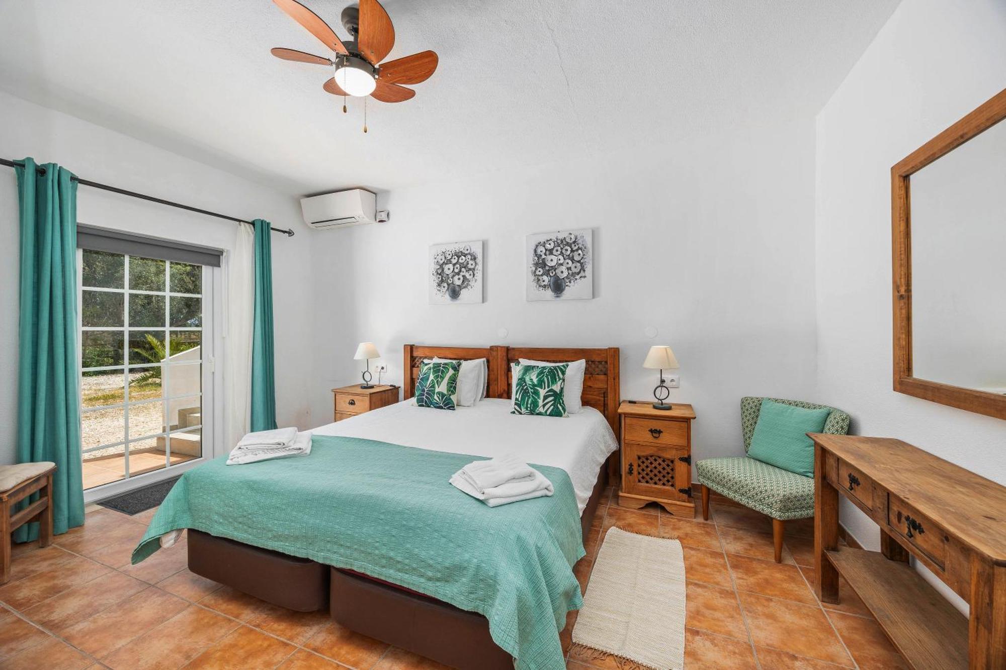 Apartamento de 1 dormitorio con vistas a la piscina