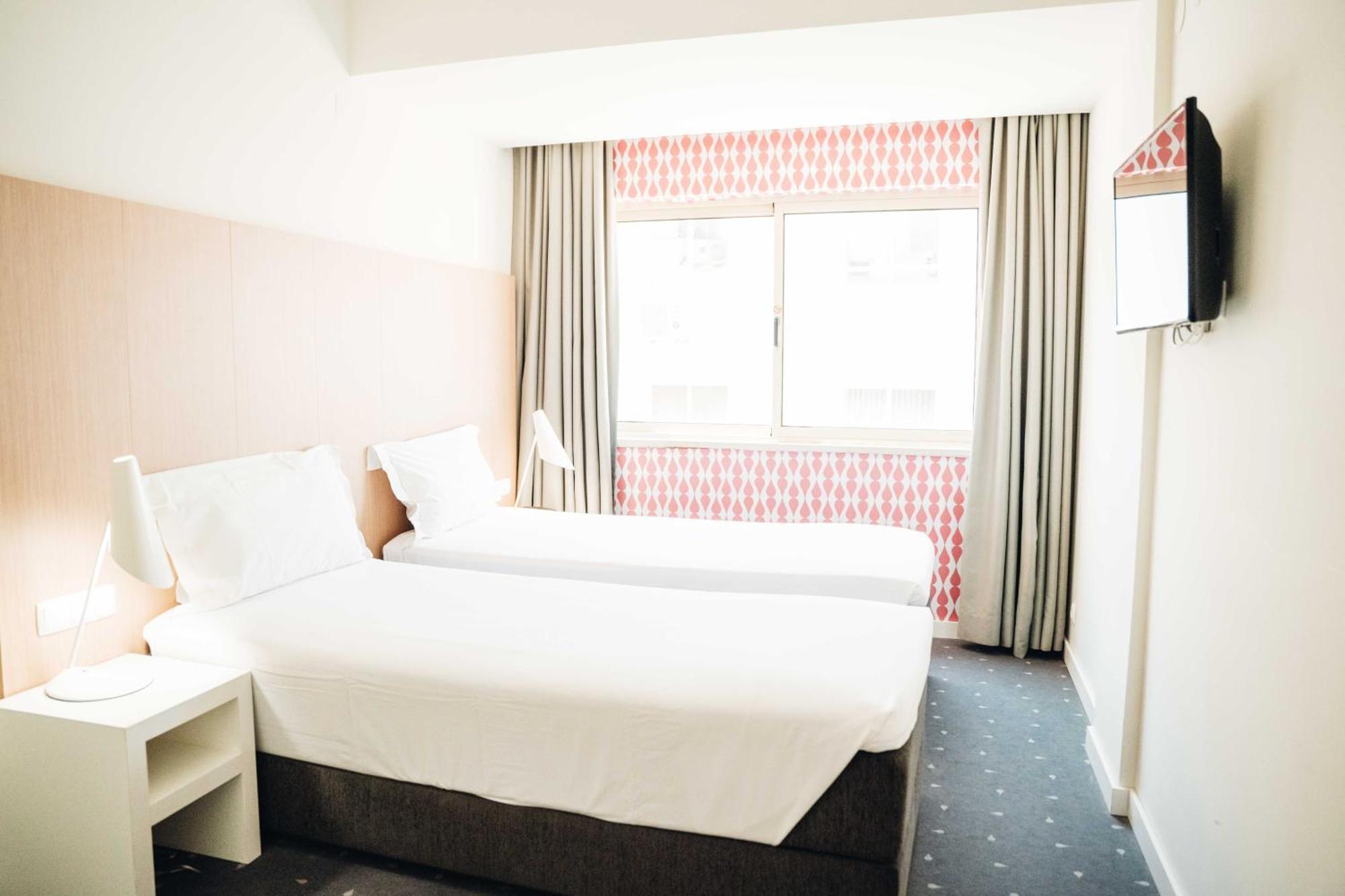 Quarto com 2 Camas de Solteiro