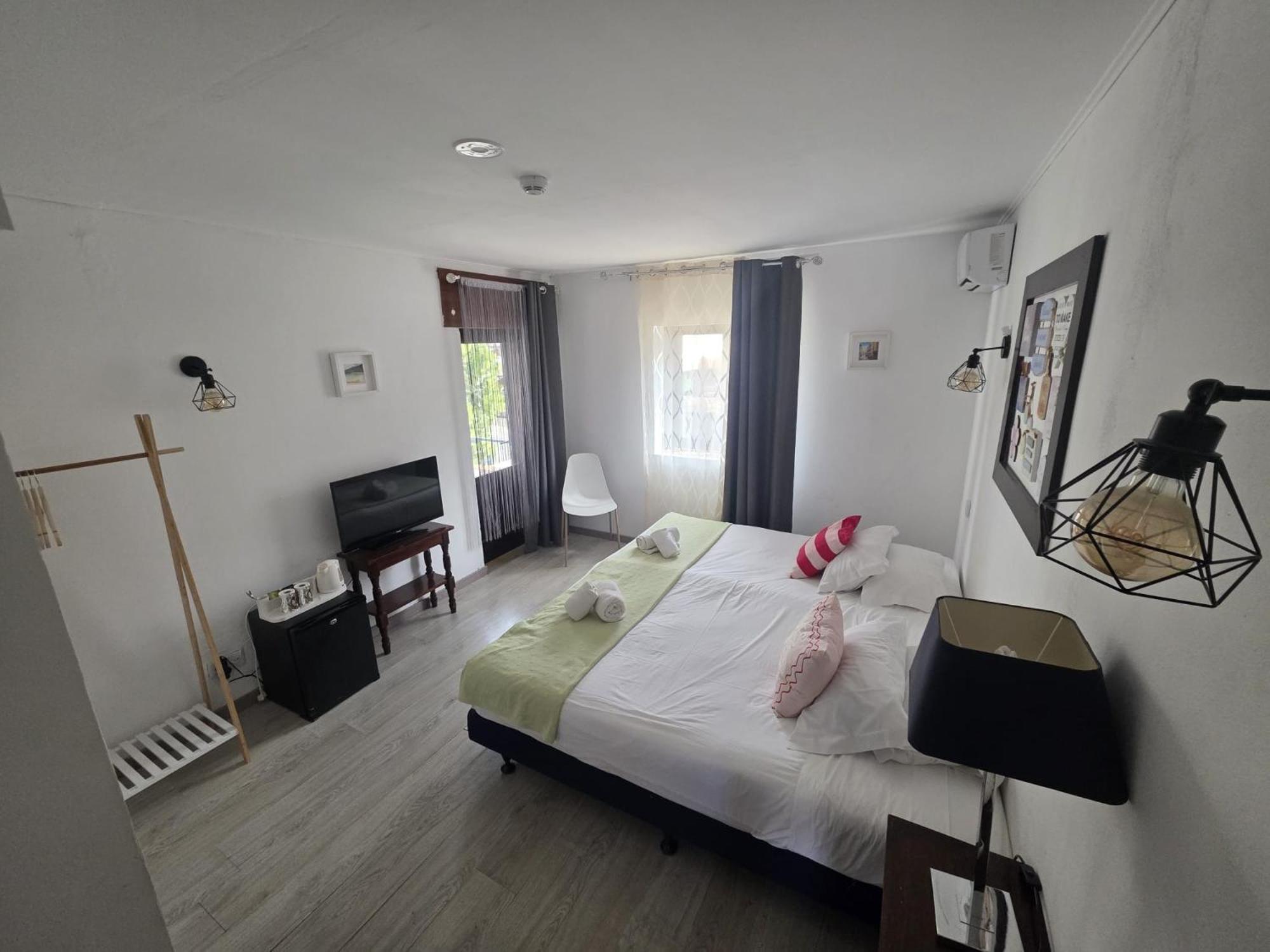 Double or Twin Room Private Bathroom
