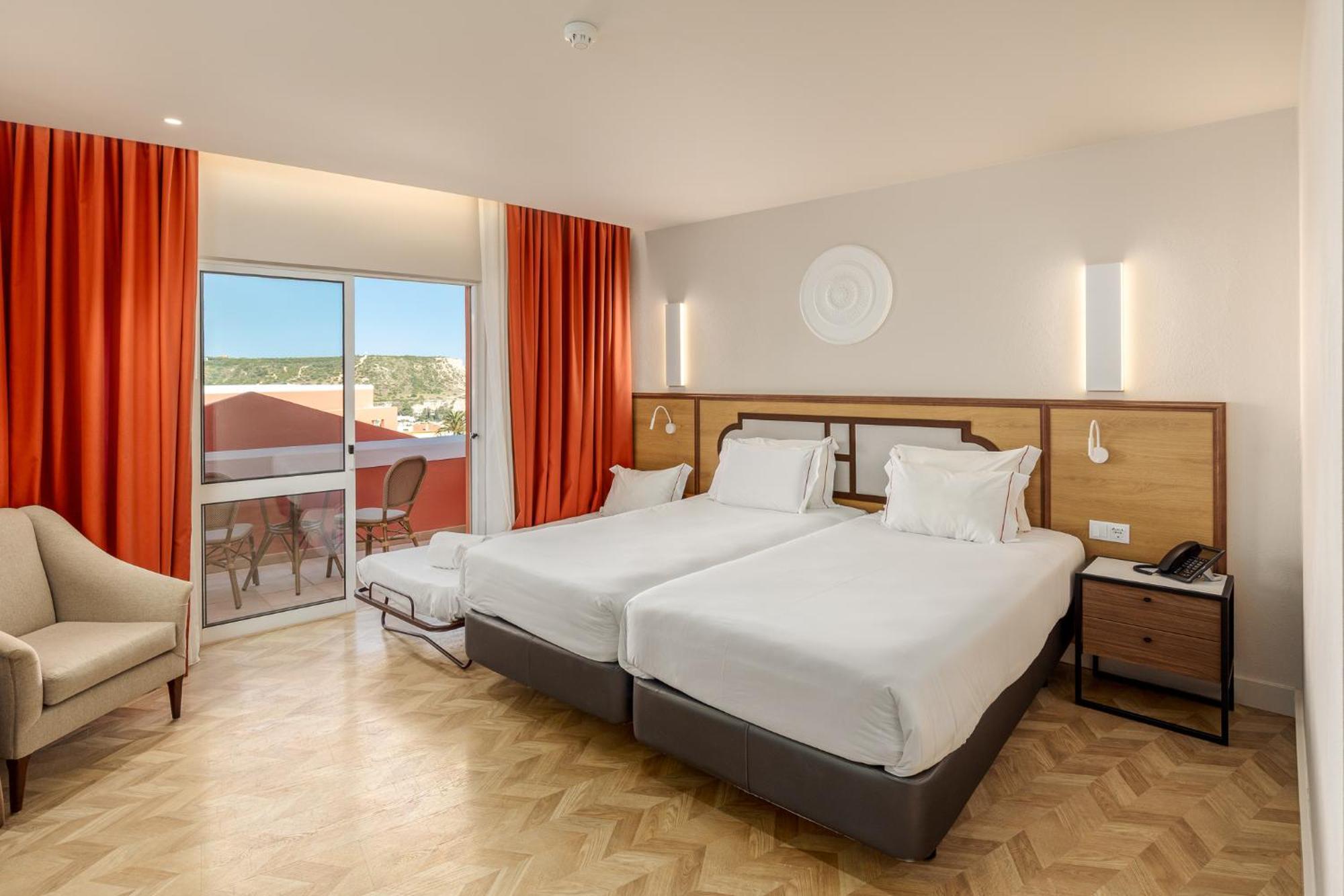 Large Twin Room Sea View