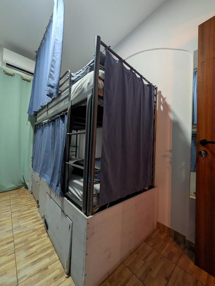 Cama em Dormitório Misto com 4 Camas