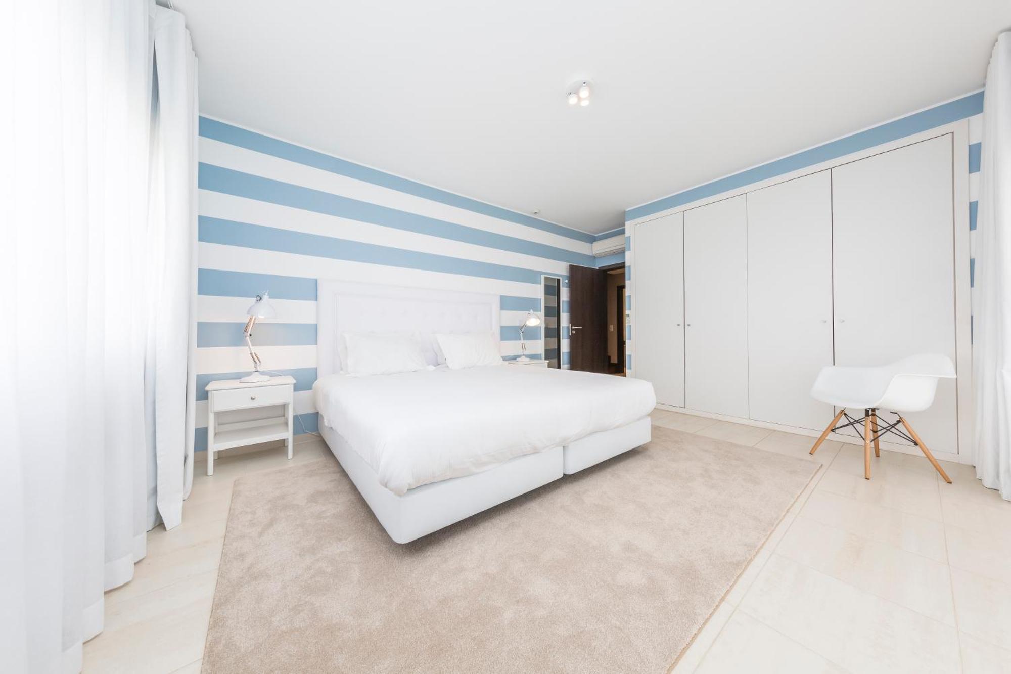 Deluxe Three-Bedroom Apartment