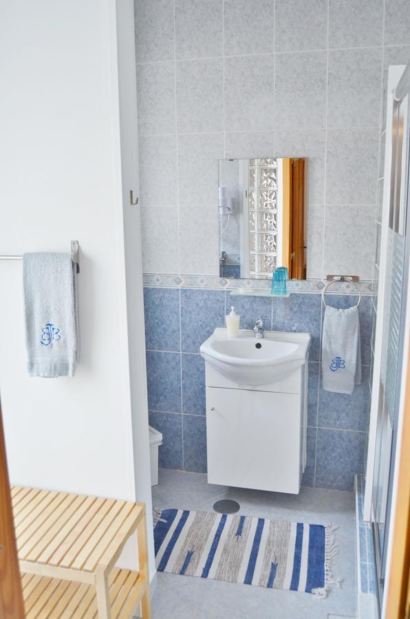 Habitación Familiar con baño privado - D