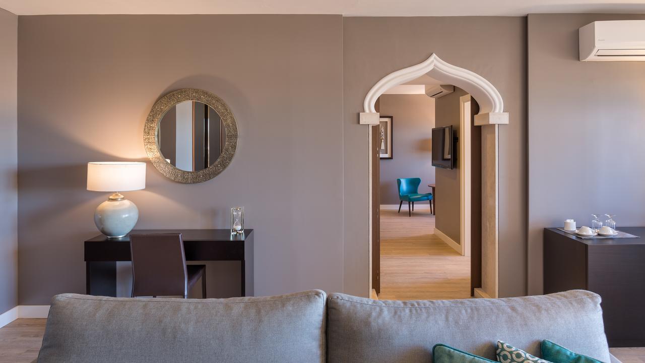 Suite with Side Sea View,664380168:JPEG