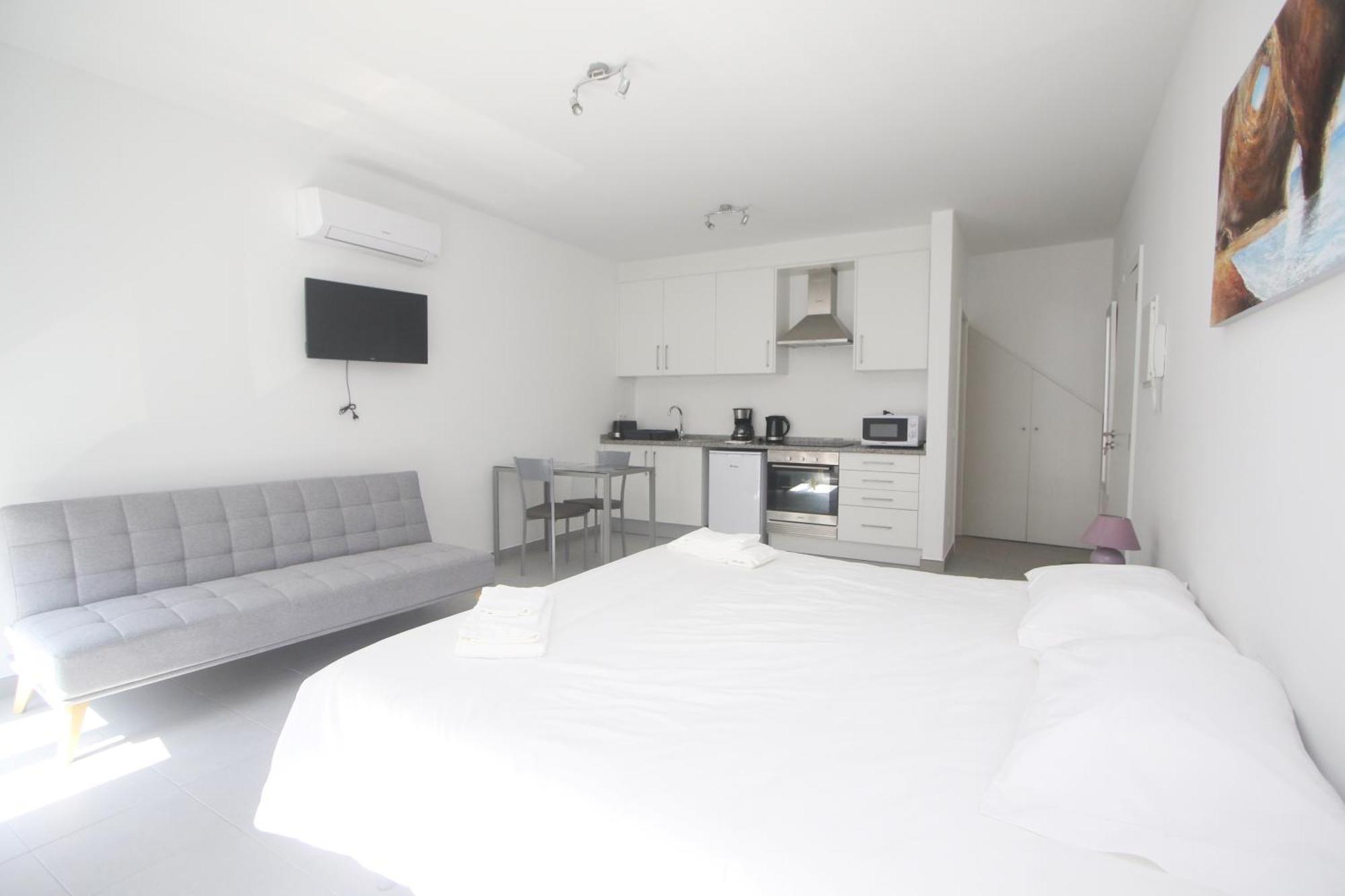 Double or Twin Room with Private Bathroom,860696657:JPEG