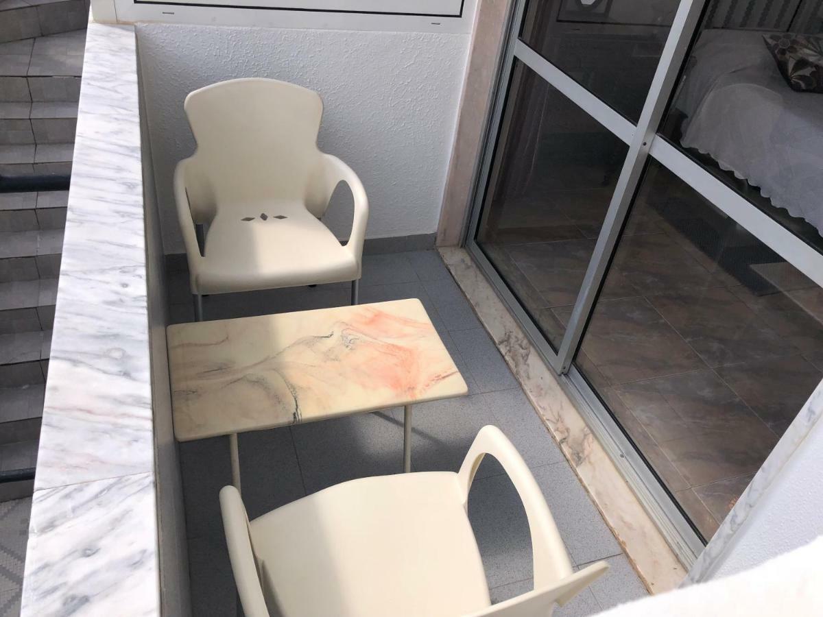 Quarto Standard com Cama de Casal ou 2 de Solteiro (Banheiro Compartilhado)
