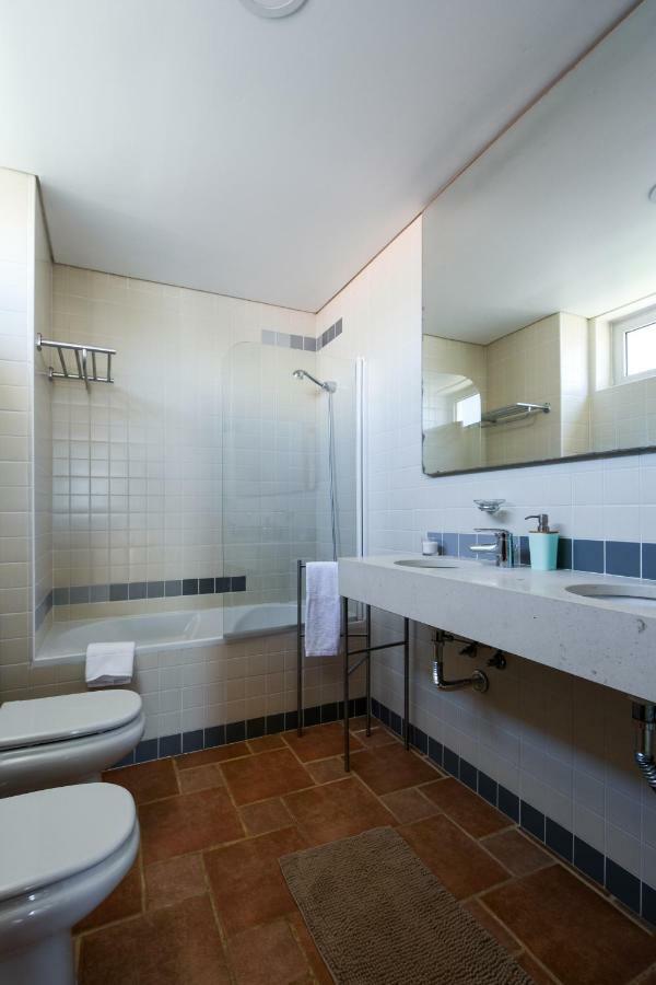 Large Twin Room with Shared Bathroom,862590641:JPEG