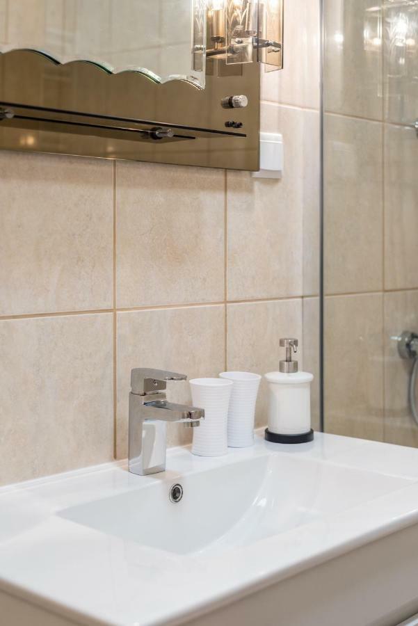 Quadruple Room with Balcony,894569836:JPEG