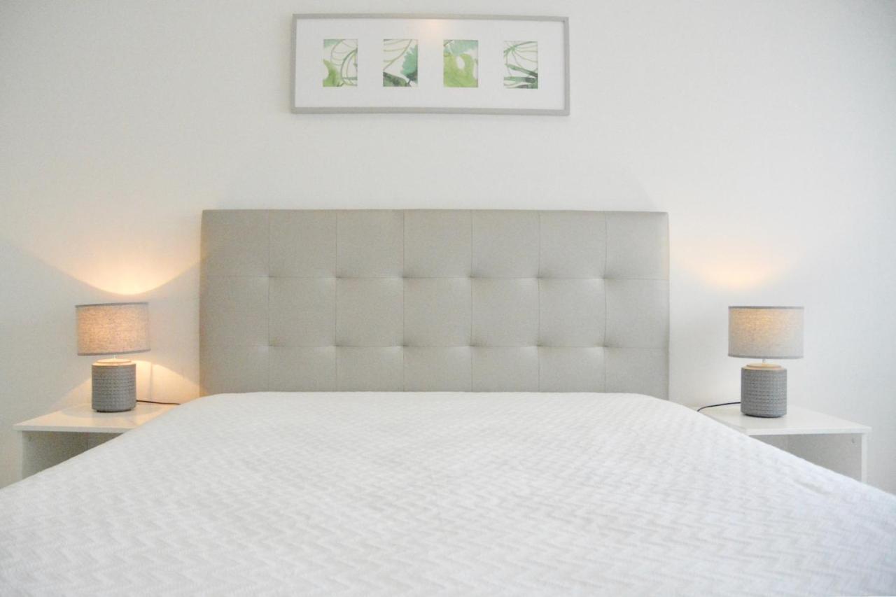 Deluxe One-Bedroom Apartment