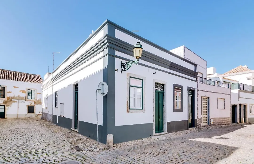 Trem - Located In Old City - Faro-1