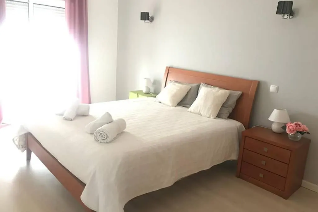 T2 Ferragudo Cosy Beach Apartment-1