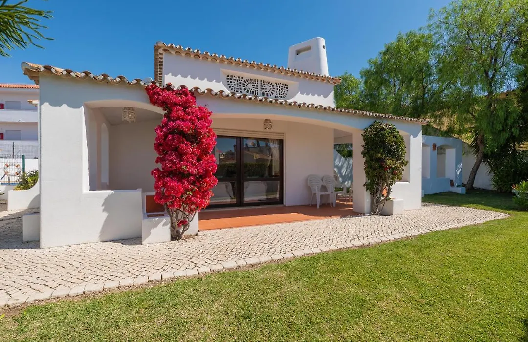Oura Family House-1