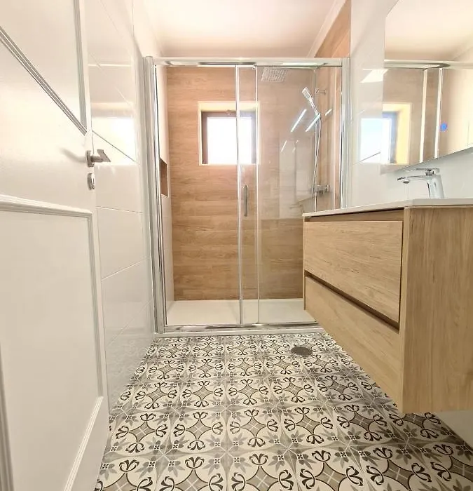 Central And New Fancy 2 Bedroom Apart.W/ 2 Wc-1