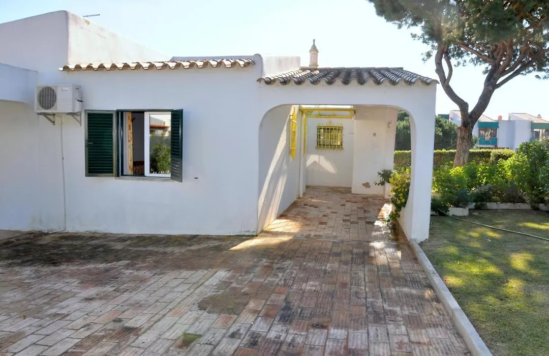 Located On A Quiet Cul-De-Sac, Just Within 1 Mile From The Centre Of Vilamoura-1