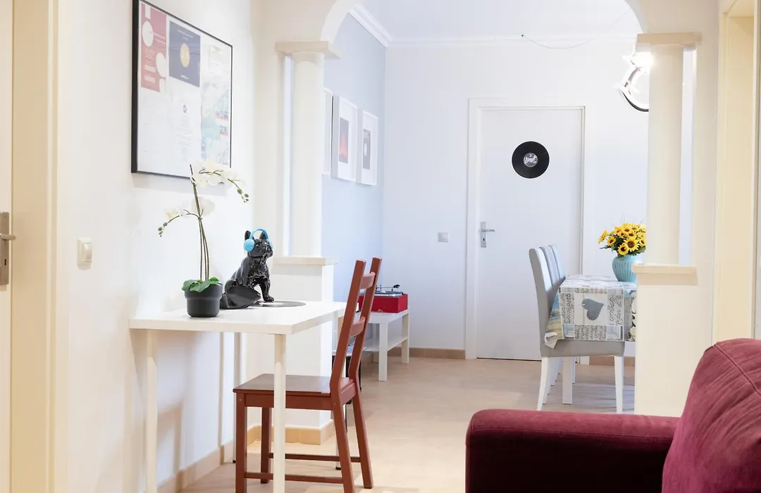 Vinyl Flat Bed & Breakfast - Rooms-1