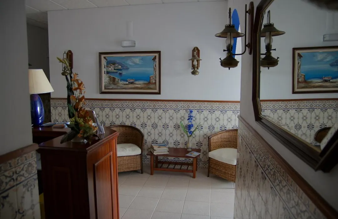 Apartamentos E Quartos Atalaia-1