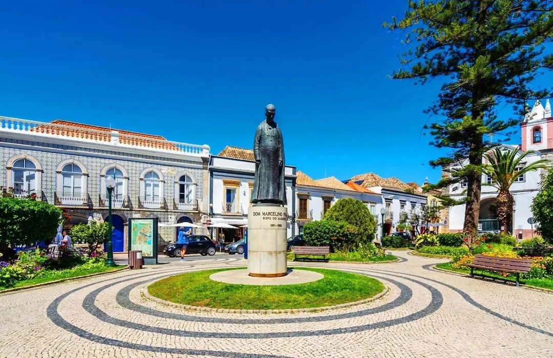 Stunning Townhouse With Pool In Tavira Centre-1