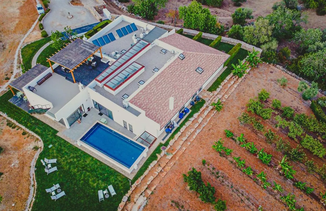 Mercedes Country House-1