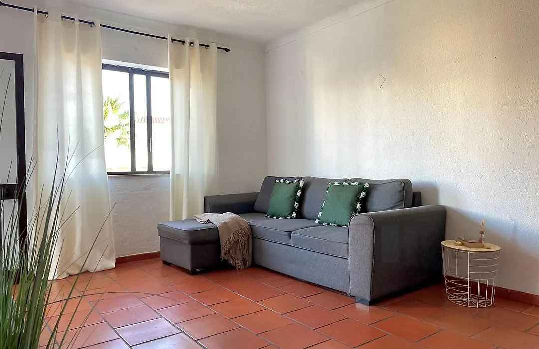 Apartamento Bem Localizado-1