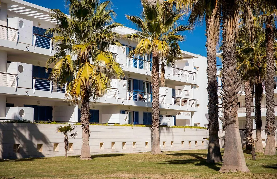 B06 - Top-Floor Marina 2 Bed Apartment-1