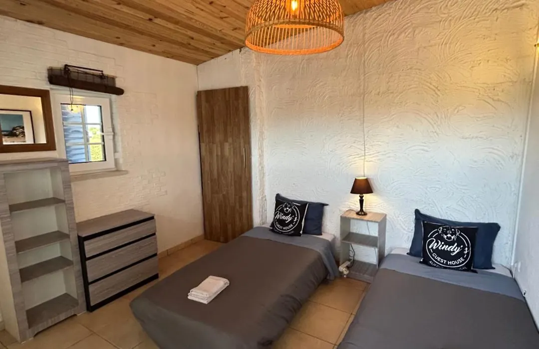 Windy'S Guest House-1