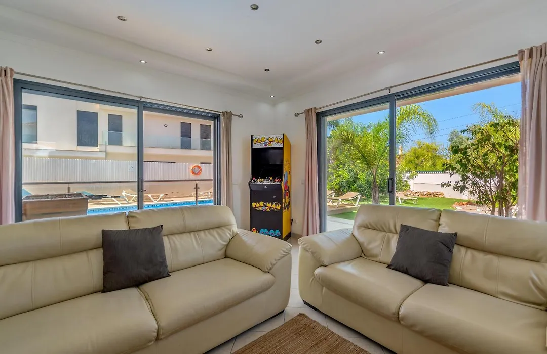 Villa Ruana - 5 Bedrooms On Suite- Free Out Door Hot Jacuzzi - By Bedzy-1