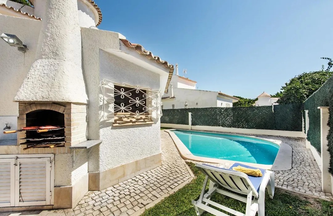 Residential Cul-De-Sac Walking Distance To Centre, Private Pool, Free Ac Wifi-1