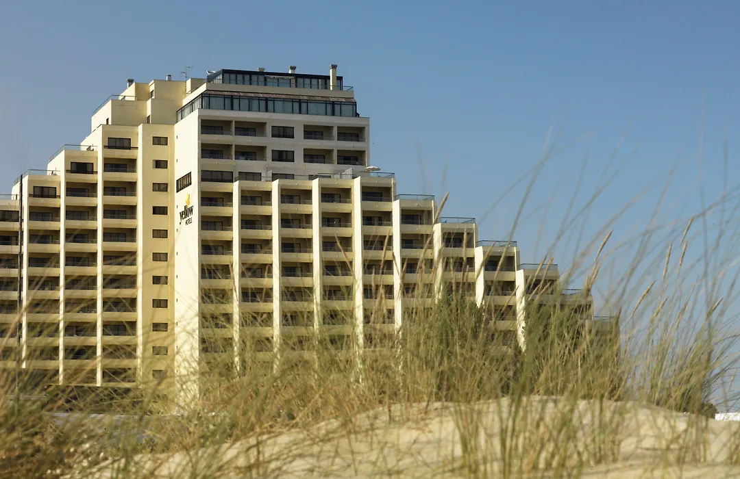 Yellow Praia Monte Gordo-1